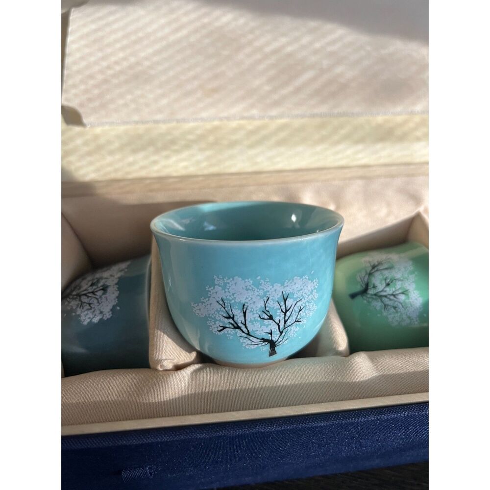 Japanese Porcelain Tea Cup Set - Picture 2 of 7
